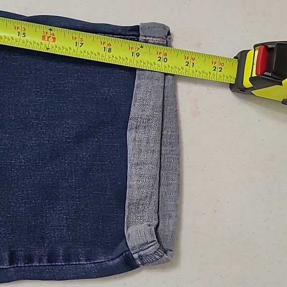 Levi's Cropped Jeans with Rolled Cuffs size 24W - Picture 7 of 8